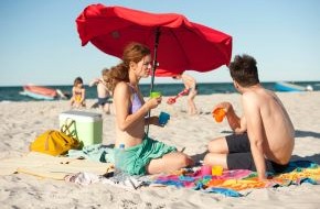 Deutsche Rentenversicherung Knappschaft-Bahn-See: Aktuelle Umfrage der Knappschaft bestätigt: Eltern wissen zu wenig über Sonnenschutz (BILD)