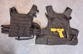 Bundespolizeidirektion Sankt Augustin: BPOL NRW: Mit Schutzweste und Waffe durch den Bahnhof - Bundespolizei stellt Tatverd&auml;chtigen