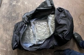 Zollfahndungsamt Frankfurt am Main: ZOLL-F: 169 Kilogramm illegales Marihuana aus dem Verkehr gezogen - Zoll und Polizei nehmen drei Tatverdächtige fest