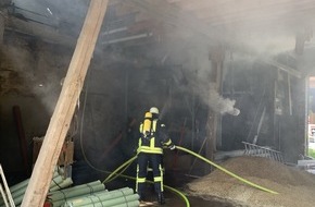 Freiwillige Feuerwehr Borgentreich: FW Borgentreich: Einsatz der Freiwilligen Feuerwehr Borgentreich in Borgholz. Brand einer Korntrocknung in einem Landwirtschaftlichen Gehöft. Ein größerer Schaden konnte verhindert werden.