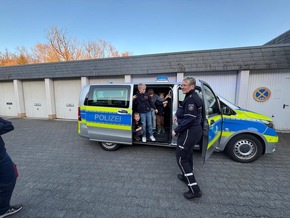 FW-OE: LöschKids aus Kirchhundem besuchen Polizeiwache in Olpe