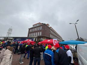 Tarifaktion bei der BASF Schwarzheide: IGBCE-Vertrauensleute erkl&auml;ren Solidarit&auml;t mit den Besch&auml;ftigten am Standort Berlin