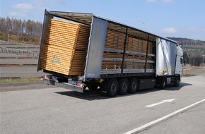 Polizeidirektion Kaiserslautern: POL-PDKL: A6/Kaiserslautern, Schief geladen