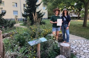 Stiftung für Mensch und Umwelt: Köpenicker Wohnquartier erhält höchste Naturgarten-Auszeichnung im Doppelpack