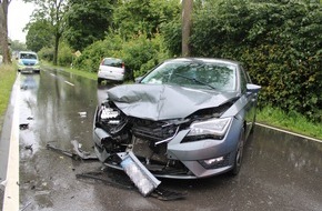 Polizei Rheinisch-Bergischer Kreis: POL-RBK: Wermelskirchen - Zwei Verletzte bei Verkehrsunfall im Begegnungsverkehr