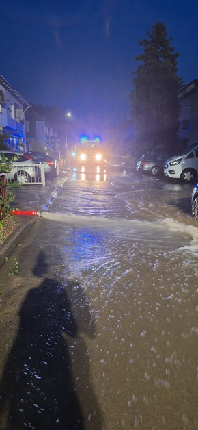 FW Horn-Bad Meinberg: Unwetter betrifft besonders Ortsteil - Feuerwehr bis in die Nacht beschäftigt - zahlreiche Einsatzstellen