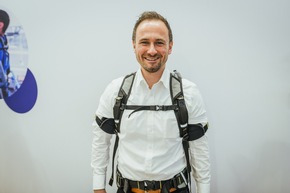 Hannover Messe: Smartes Exoskelett und KI-Tool für Ergonomie am Arbeitsplatz