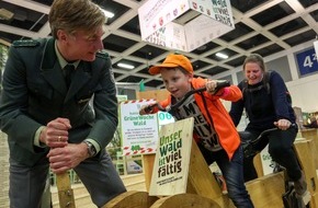 Messe Berlin GmbH: Grüne Woche 2017: Multitalent Holz lässt den Grüne Woche-Wald weiter wachsen