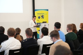 POL-OF: Fachtag des Polizeipräsidiums Südosthessen: Aufarbeitung der Jugoslawienkriege als Beitrag zu demokratischer Resilienz und bürgernaher Polizeiarbeit