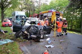 Polizeiinspektion Stade: POL-STD: 45-jähriger Autofahrer bei Unfall in Helmste schwer verletzt