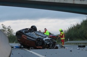 Feuerwehr Heiligenhaus: FW-Heiligenhaus: Verletzte Person bei Alleinunfall auf BAB 44