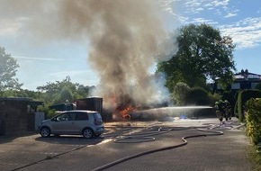 Kreisfeuerwehrverband Segeberg: FW-SE: Wohnmobil, PKW sowie Schuppen in Vollbrand