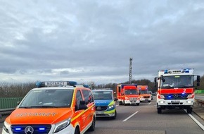 Feuerwehr und Rettungsdienst Bonn: FW-BN: Verkehrsunfall mit 4 PKW auf der A59