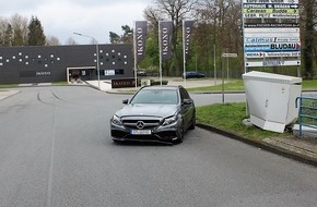 Polizei Paderborn: POL-PB: Verkehrsunfall, Geschwindigkeitsverstoß und zwei Autos stillgelegt - 
Vereinzelte Auffälligkeiten im Umfeld der Tuning-Szene 
Verbotsverfügung für Tuningtreffen am Karfreitag