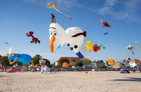 L&uuml;beck und Travem&uuml;nde Marketing GmbH: Vom Winde verweht / HERBSTDRACHENFEST in Travem&uuml;nde