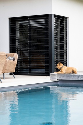 Communiqué de presse Griesser: Élégance raffinée avec les brise-soleil orientables Grinotex® Sinus