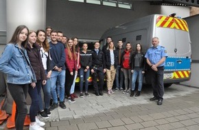 Polizeipräsidium Westpfalz: POL-PPWP: Traumberuf Polizist/in - Schnupperpraktikanten beim Polizeipräsidium Westpfalz