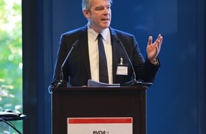 Bundesverband Deutscher Anzeigenblätter e.V. (BVDA): "Anzeigenblätter sind eine verlässliche Größe im zersplitterten Werbemarkt" / BVDA-Präsident Alexander Lenders eröffnete Herbsttagung der Anzeigenblattbranche (FOTO)