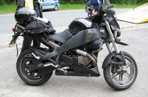 Polizeiinspektion Hameln-Pyrmont/Holzminden: POL-HOL: Kreisstraße 39 - Vahlbruch - Glesse: Kradfahrer Böschung heruntergerutscht  - 52jähriger musste schwer verletzt mit Rettungshubschrauber in das Traumzentrum nach Bielefeld geflogen werden -
