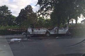 Feuerwehr Stolberg: FW-Stolberg: Wohnwagen  komplett  ausgebrannt - niemand verletzt