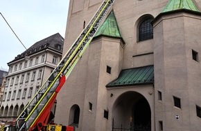 Feuerwehr München: FW-M: Mann vom "Alten Peter" gerettet (Altstadt)