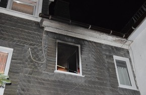 Feuerwehr Lennestadt: FW-OE: Zimmerbrand - Feuerwehreinsatz durch brennende Heizdecke