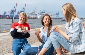 iglo Deutschland: Der 10. Juni ist Tag des veganen Fischbrötchens - und Käpt'n iglo feiert mit!