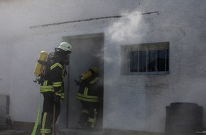 Freiwillige Feuerwehr Menden: FW Menden: Übung: Zwischenfall im Gebäude des ASB