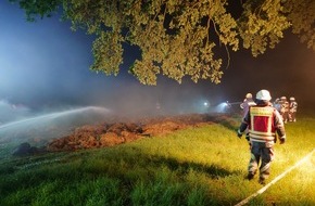 Feuerwehr Norderstedt: FW Norderstedt: Heuballenbrand im Kampmoorweg