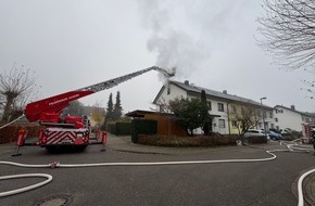 Feuerwehr Achern: FW Achern: Zimmervollbrand in Dachgeschoßwohnung