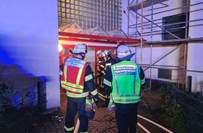 Feuerwehr Bergheim: FW Bergheim: Zwei Verletzte und 38 Betroffene Personen nach Kellerbrand in Bergheim