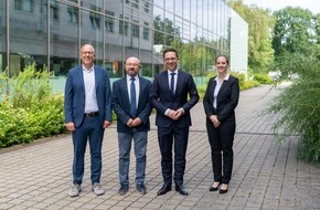 Fraunhofer-Institut für Holzforschung Wilhelm-Klauditz-Institut WKI: Wissenschaftsminister zu Besuch am Fraunhofer-Campus in Braunschweig