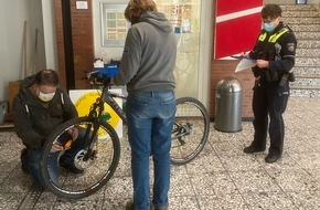 Polizeipräsidium Hamm: POL-HAM: Sicher mit dem Fahrrad unterwegs: Hammer TüF zu Besuch in Schulen