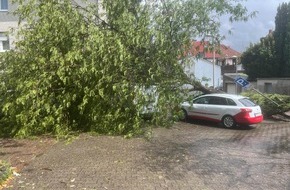 Feuerwehr Frechen: FW Frechen: Massives Unwetterschäden im Stadtzentrum Frechen. Verkehrsinfrastruktur teilweise blockiert - keine Verletzten- Fahrbetrieb KVB musste eingestellt werden