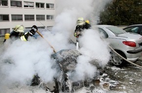 Feuerwehr Essen: FW-E: Brennender PKW auf Parkhausdeck (Foto verfügbar)
