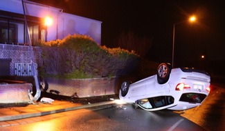 Kreispolizeibehörde Herford: POL-HF: Verkehrsunfallflucht - BMW überschlägt sich