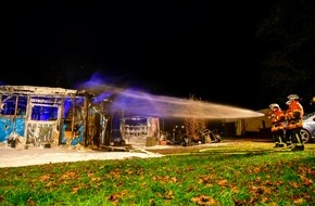 Kreisfeuerwehrverband Calw e.V.: KFV-CW: Zwei Wohnwagen mit Anbauten auf Bad Liebenzeller Campingplatz komplett ausgebrannt. Keine verletzten Personen.