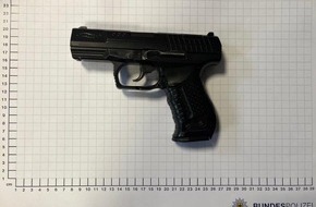 Bundespolizeidirektion Sankt Augustin: BPOL NRW: 20-Jähriger mit echt aussehender Pistole gestellt - Bundespolizei stellt Anscheinswaffe sicher