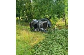 Polizeipräsidium Rostock: POL-HRO: Fahrzeug überschlägt sich mehrmals auf der A19 / Fahrer nur leichtverletzt