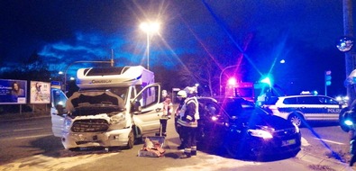 Polizeiinspektion Stade: POL-STD: Tageswohnungseinbrecher in Stade, Unbekannte bauen Katalysator aus Transporter aus, Zwei Verletzte bei Zusammenstoß in Buxtehude