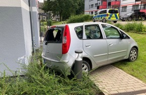 Kreispolizeibehörde Herford: POL-HF: PKW rollt Abhang runter- Zeugen gesucht