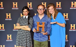 The HISTORY Channel: Collien Ulmen-Fernandes überreicht HISTORY-AWARD 2017 an Schüler aus Krefeld (FOTO)