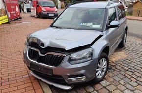 Polizeiinspektion Stade: POL-STD: Autofahrerin prallt gegen Sparkassengebäude in Himmelpforten