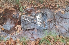 Polizeipräsidium Südosthessen: POL-OF: Was soll das? - Unbekannte entsorgen Motorblock in Entwässerungsgraben