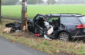 Polizeiinspektion Rotenburg: POL-ROW: ++ Schwerer Verkehrsunfall bei Anderlingen: 21-Jähriger mit Rettungshubschrauber in Klinik geflogen ++