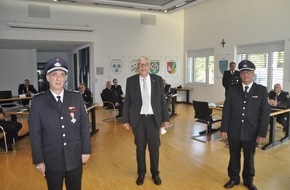 Freiwillige Feuerwehr Bedburg-Hau: FW-KLE: Freiwillige Feuerwehr Bedburg-Hau: Peter Driessen erhält Ehrentitel