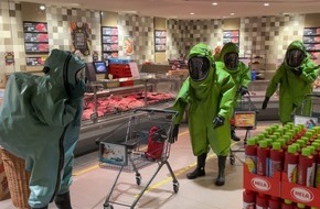 Freiwillige Feuerwehr der Stadt Goch: FF Goch: Einkaufen im Chemikalienschutzanzug