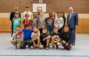 H World International: Pressemitteilung: "Starke Partner unterst&uuml;tzen 'Fu&szlig;ball trifft Kultur' "