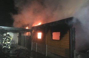 Freiwillige Feuerwehr Lage: FW Lage: Brennt Caport und Werkstattanbau - 01.02.2017 - 19:40 Uhr