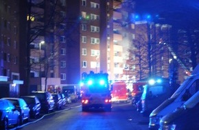 Polizeiinspektion Stade: POL-STD: Küchenbrand in Stade sorgt für Großeinsatz von Feuerwehr und Rettungsdienst in der vergangenen Nacht - vier Personen leicht verletzt - ca. 100.000 Euro Sachschaden